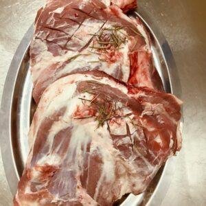 Épaule (1,8 kg / prix au kg : 30,36 €)
